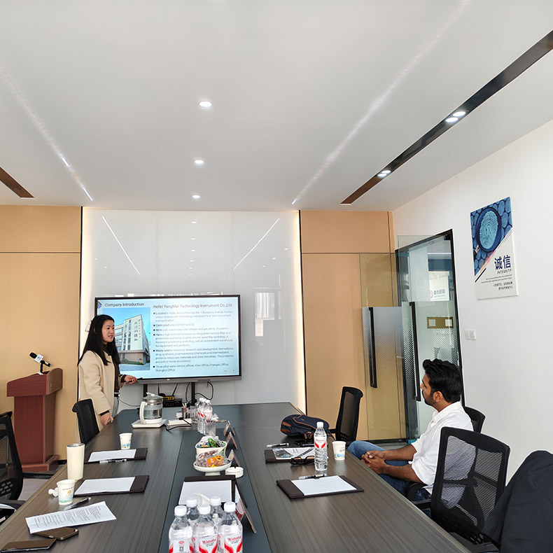 Khách hàng Malaysia đến thăm Công nghệ Yangmai để khám phá các ứng dụng tinh luyện kim loại quý